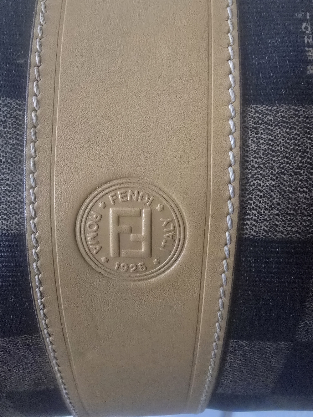 FENDI Vintage Checkered Crossbody Bag With Original Leather Strap - Picture 2 of 16